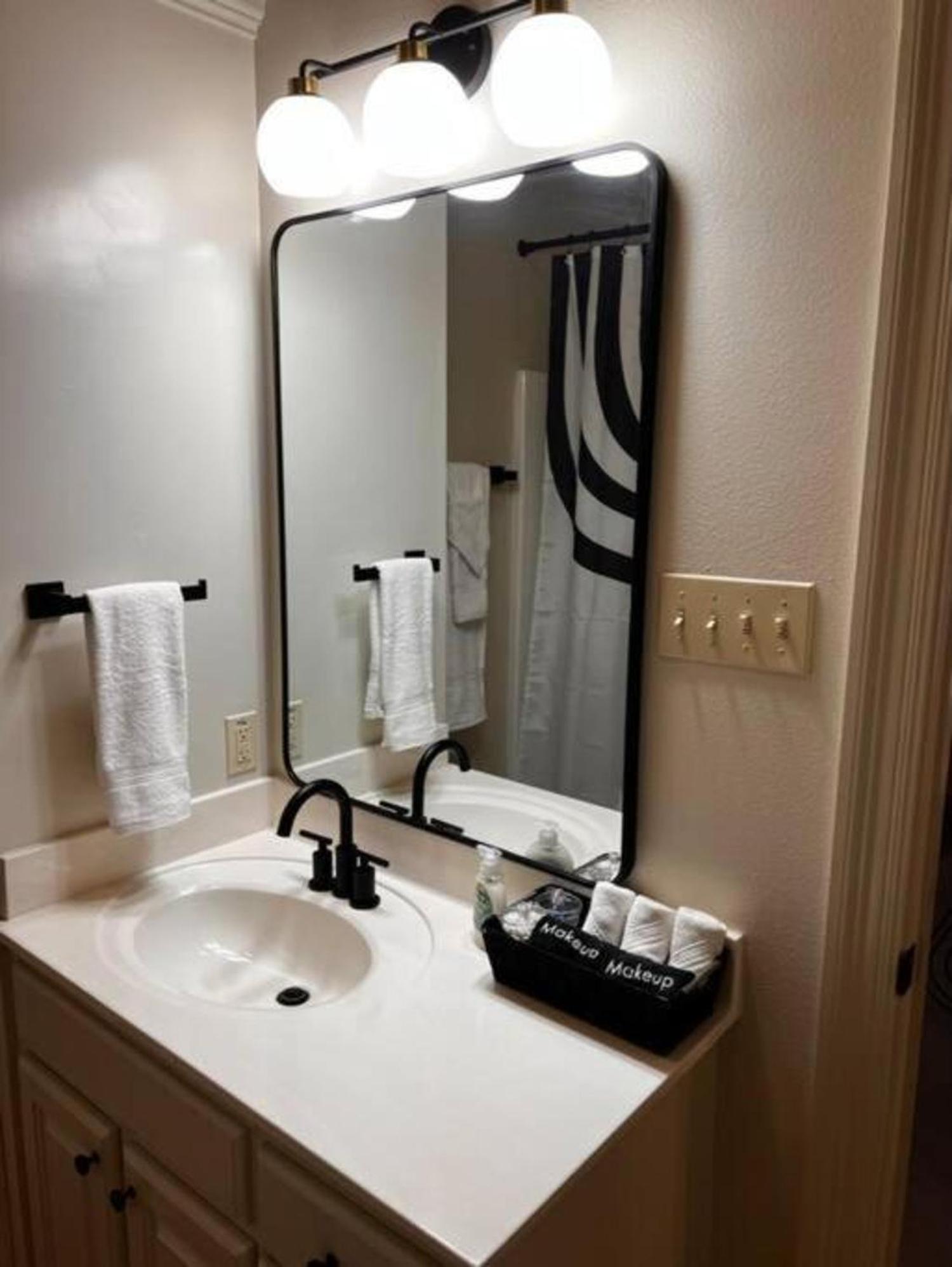 Stylish & Romantic Home, Long-Term Friendly, King Baton Rouge Esterno foto