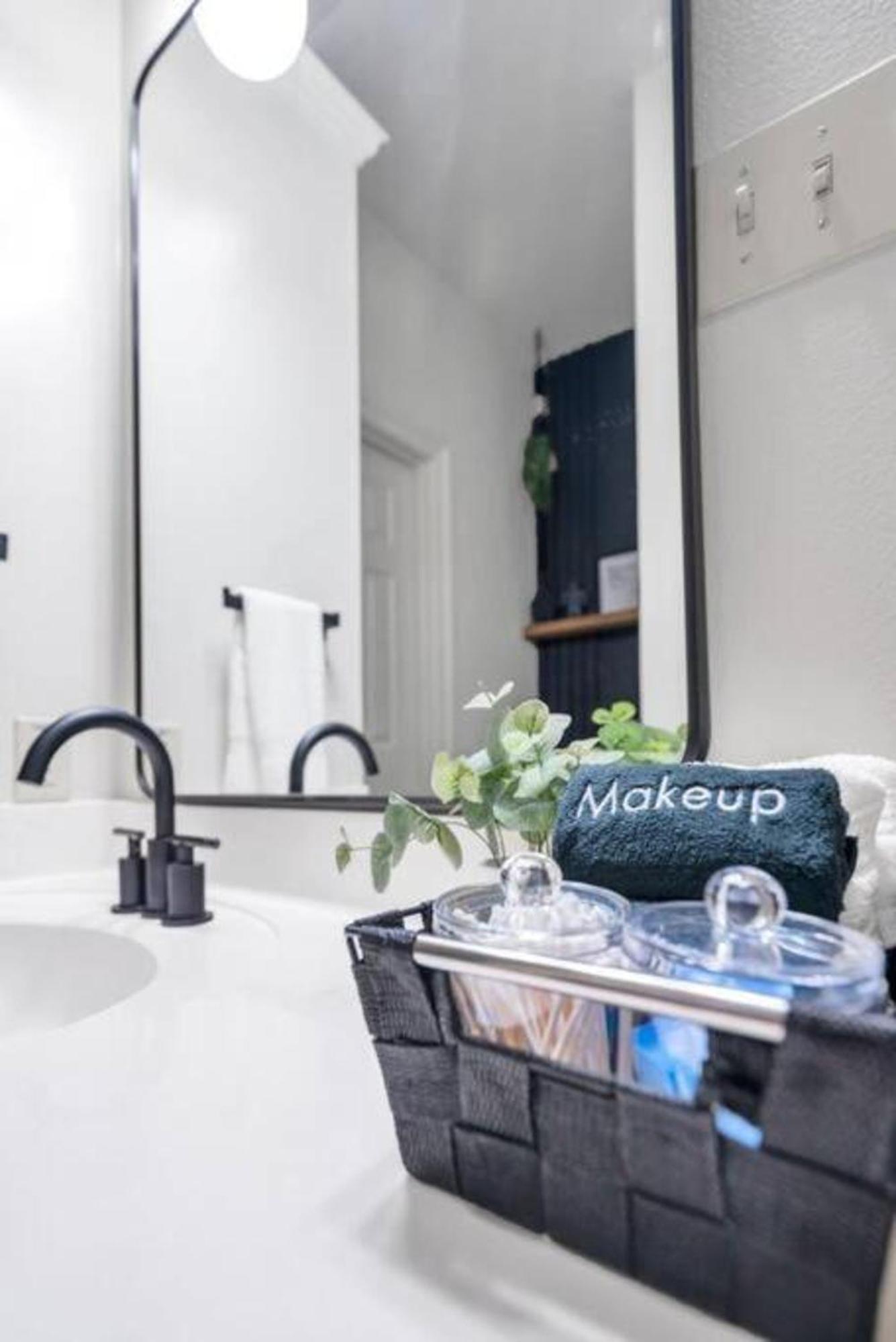 Stylish & Romantic Home, Long-Term Friendly, King Baton Rouge Esterno foto